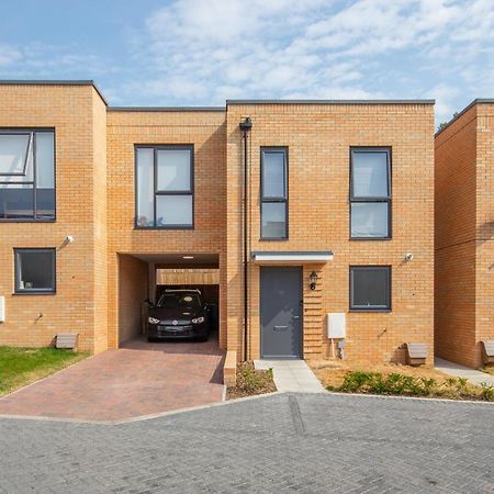 Cozen Villa Edgware Exterior photo